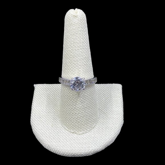 YGI 925 Sterling Silver Engagement Ring Size 8 Elegant Coquette Baguette NWOT - Picture 3 of 6